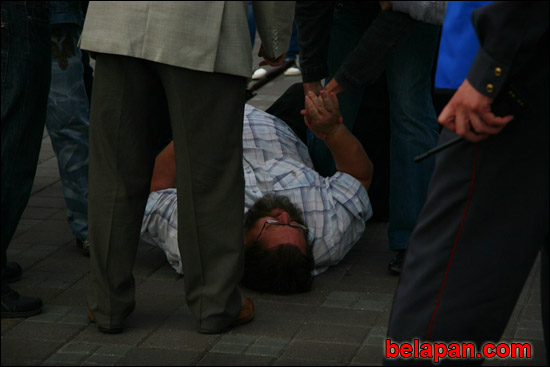 Uladzimir Marozau after the police "helping"