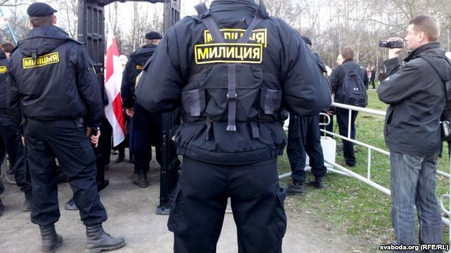 Сотрудники милиции на "Чернобыльском шляхе".