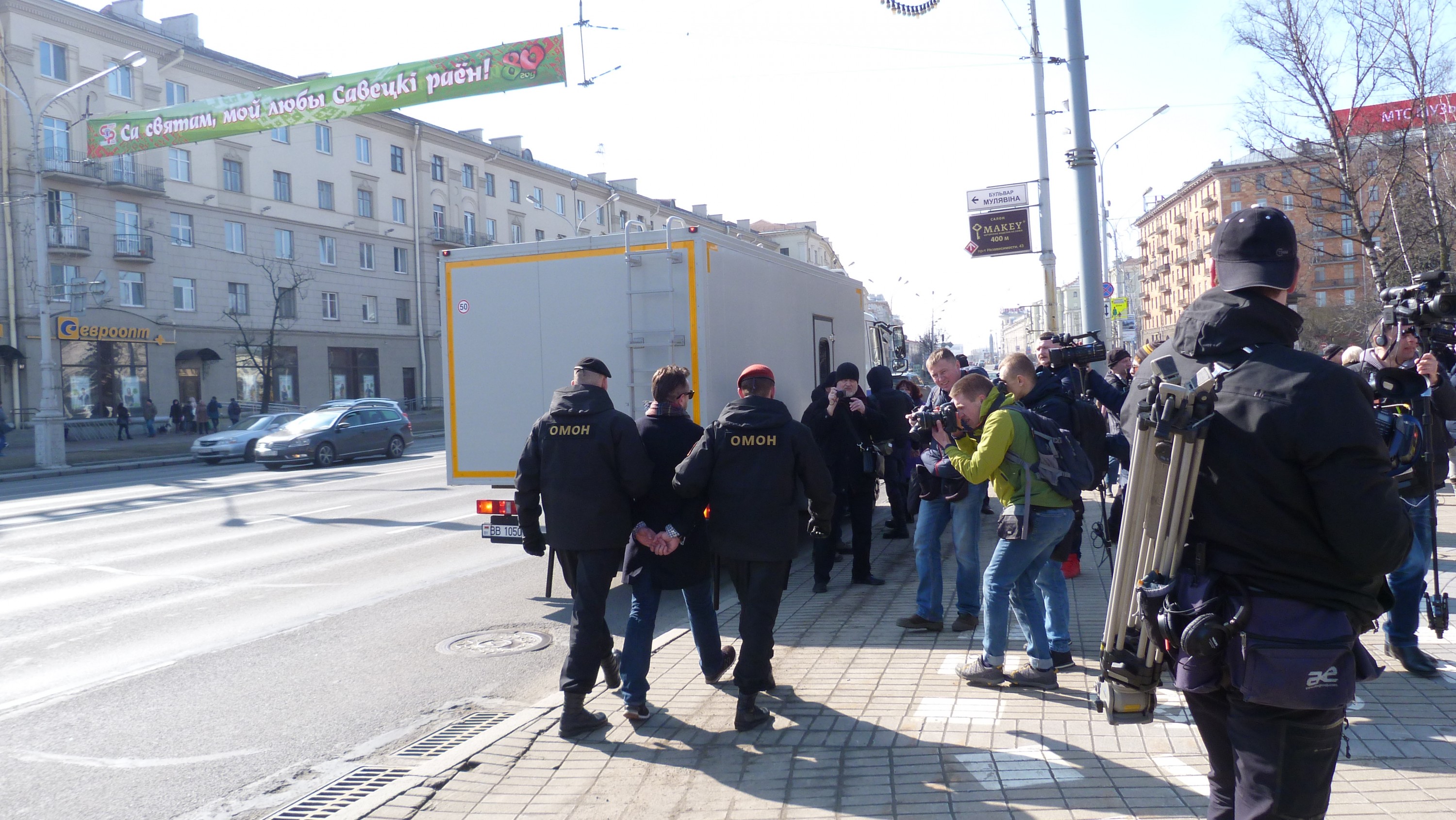 Police detain protester in Minsk's Yakub Kolas Square. March 25, 2018