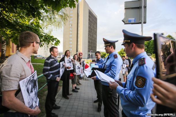Акция солидарности с Дмитрием Полиенко. Фото Радио Свобода.