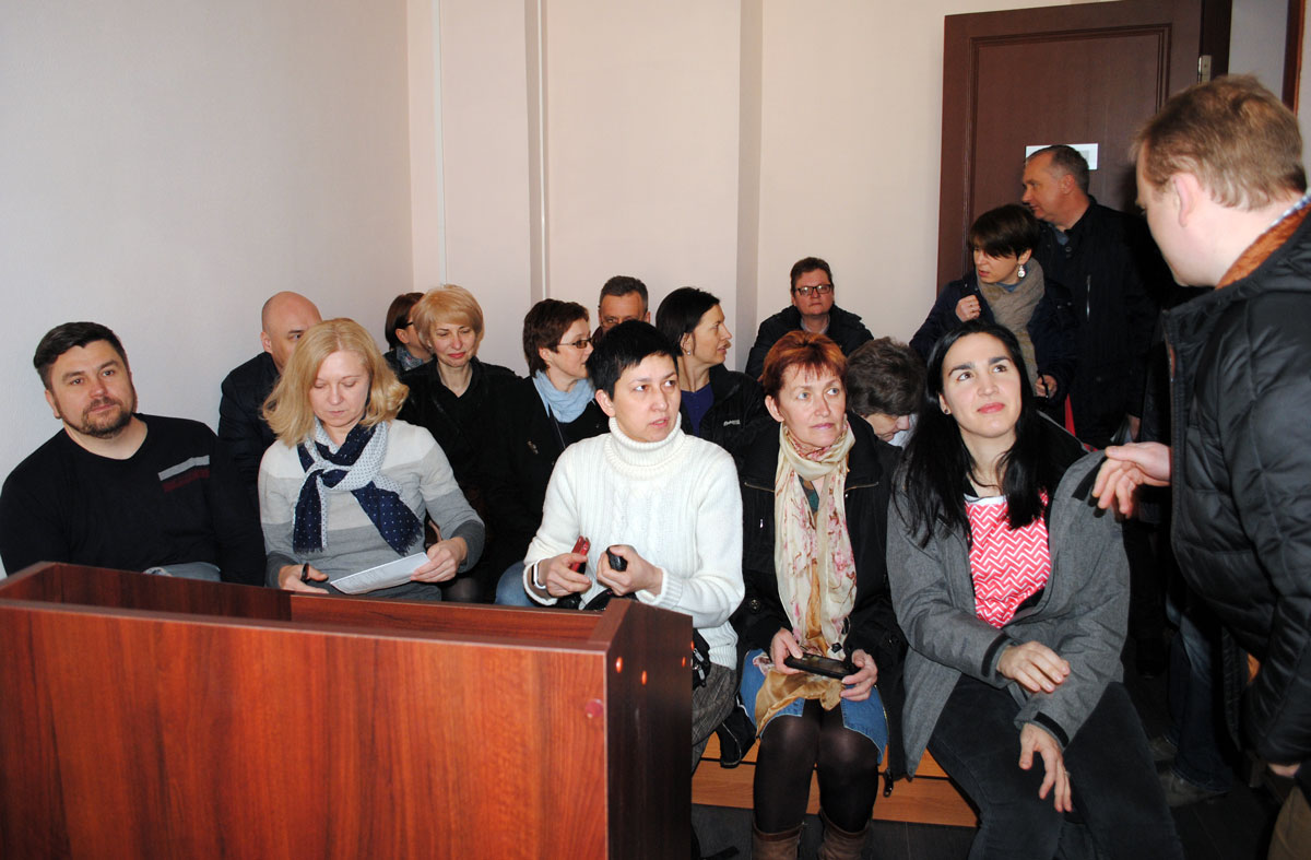 В суде Центрального района собрались правозащитники и журналисты: судят Татьяну Ревяко.