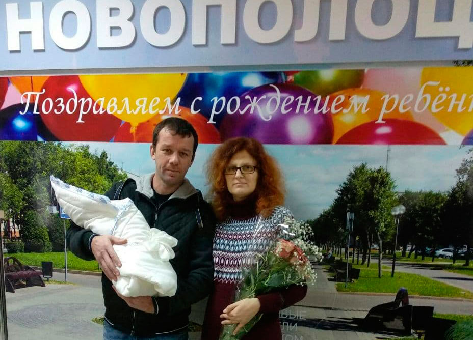 Руслан Слуцкий с семьёй.