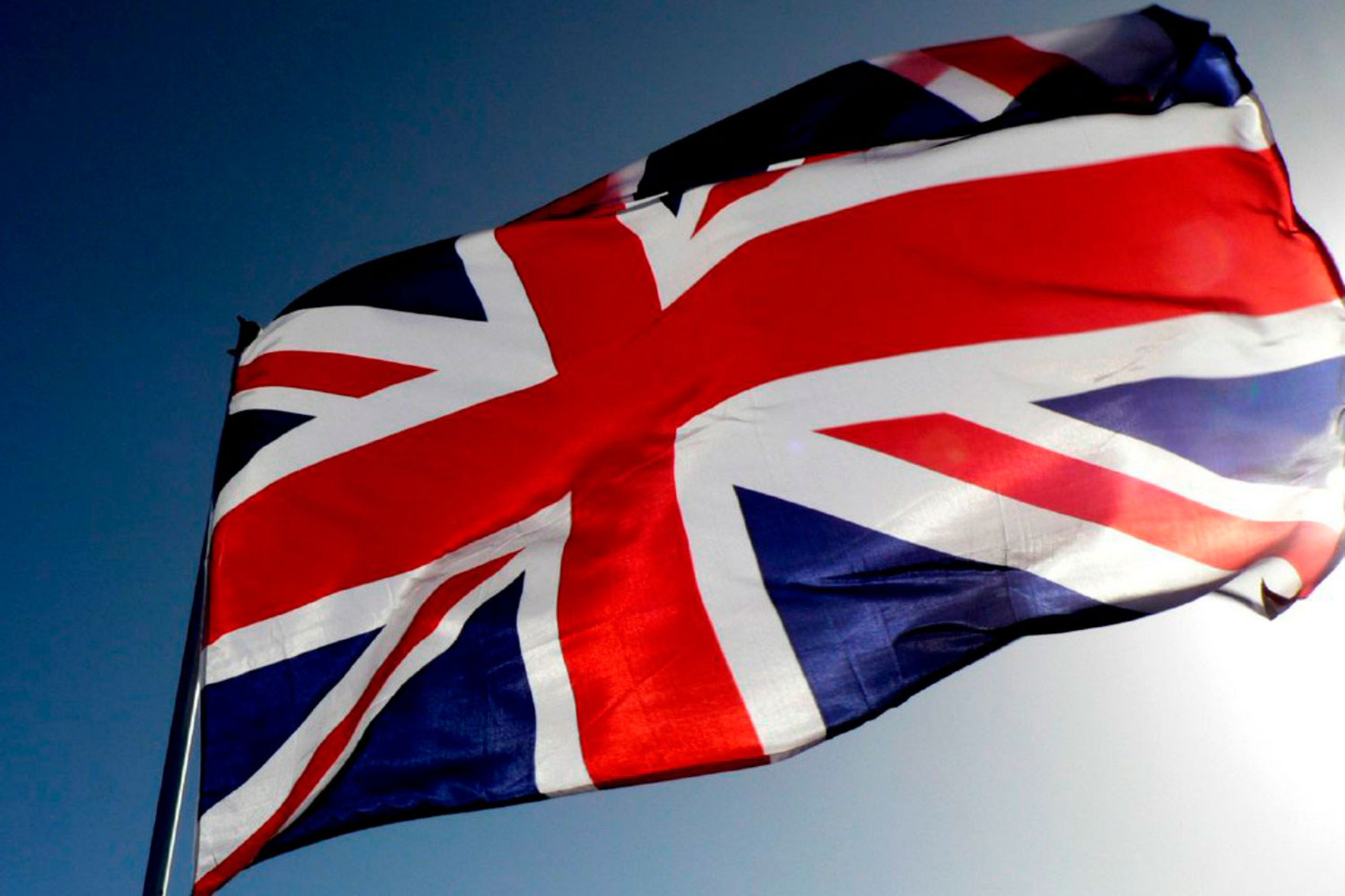 Изоляция англии. Флаг Великобритании. Флаг Великобритании фото. Флаг Великобритании развивающийся.