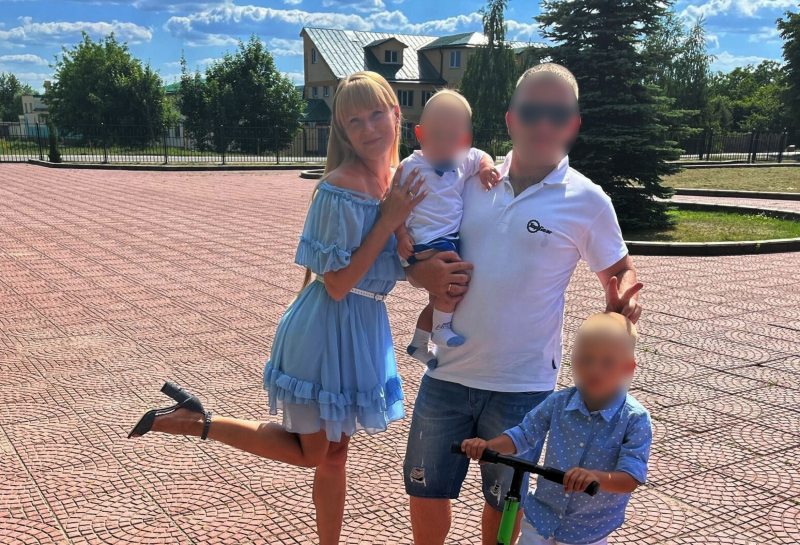 Алеся Сталярчук са сваёй сям'ёй, 2022 год. Крыніца: сацсеткі