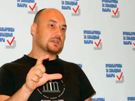 Валентин Стефанович во время пресс-конференции "Правозащитников за свободные выборы", 11 июля 2012