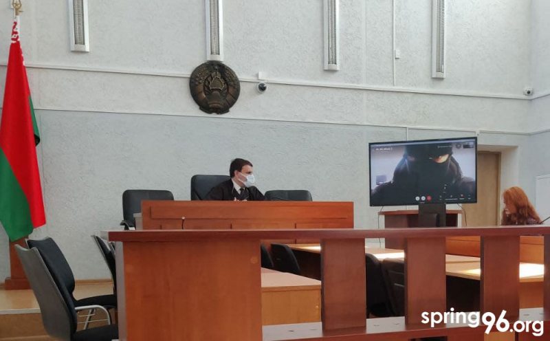 Свидетель выступает по скайпу в суде. Иллюстративное фото spring96.org