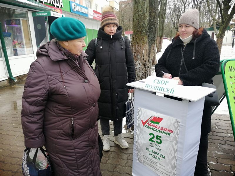 Адзіны заўважаны пікет па зборы подпісаў у Светлагорску.