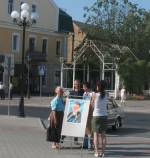 Барановичи: Во время сбора подписей - поздравления с Днем Независимости