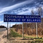 Беларуса прямо сейчас выдворяют из России в Беларусь. Там его ждет уголовное преследование за протесты