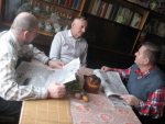 Барановичи: общественные активисты поздравили Статкевича-старшего с Пасхой