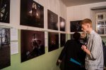 «Украденные дни» в тюремной камере: открылась фотовыставка Максима Сарычева в Вильнюсе