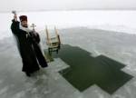 Бобруйск: Раздевалки на Крещение - только для милиции