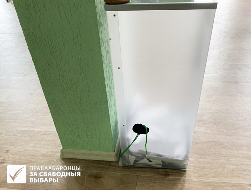 Урна на участке для голосования №6 Минского района в Боровлянах 5 августа