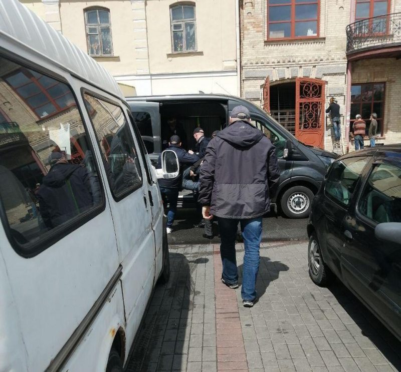 Uladzimir Kniha, activist of Sviatlana Tsikhanouskaya's campaign team, is dragged into a police bus by plain-clothed police officers in Hrodna. June 4, 2020