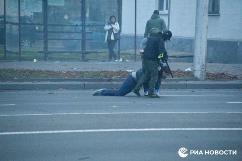 Protester detained on October 25, 2020. Photo: ria.ru